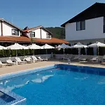 Bukor Shtepi Magnolia 4* Mandrica