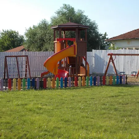 度假村 Bukor Shtepi Magnolia Mandrica