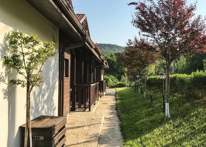 Bukor Shtepi Magnolia 度假村 4*